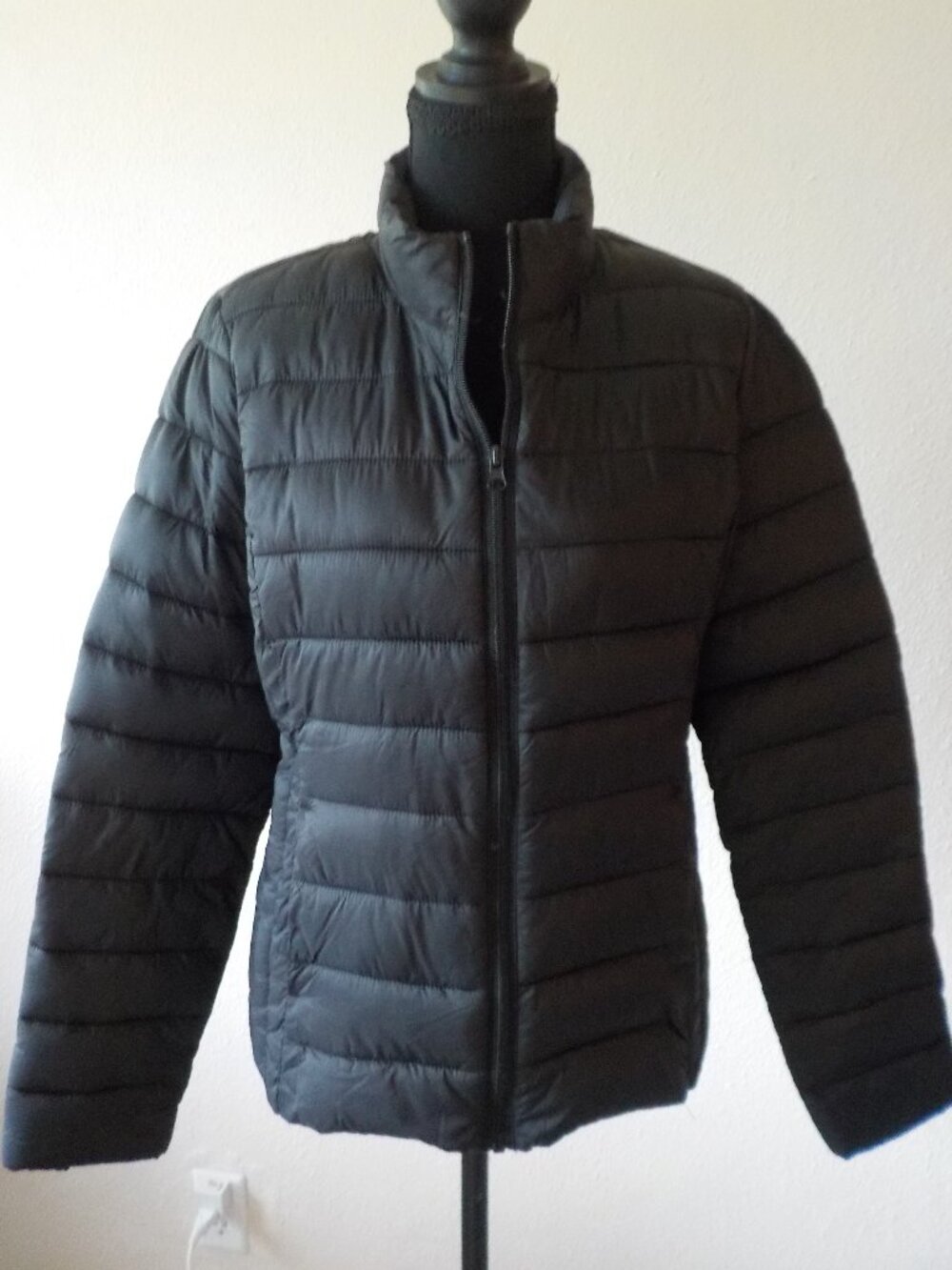 Love Tree Puffer Jacket - Medium Black Ultra Light Packable Pockets (2622)